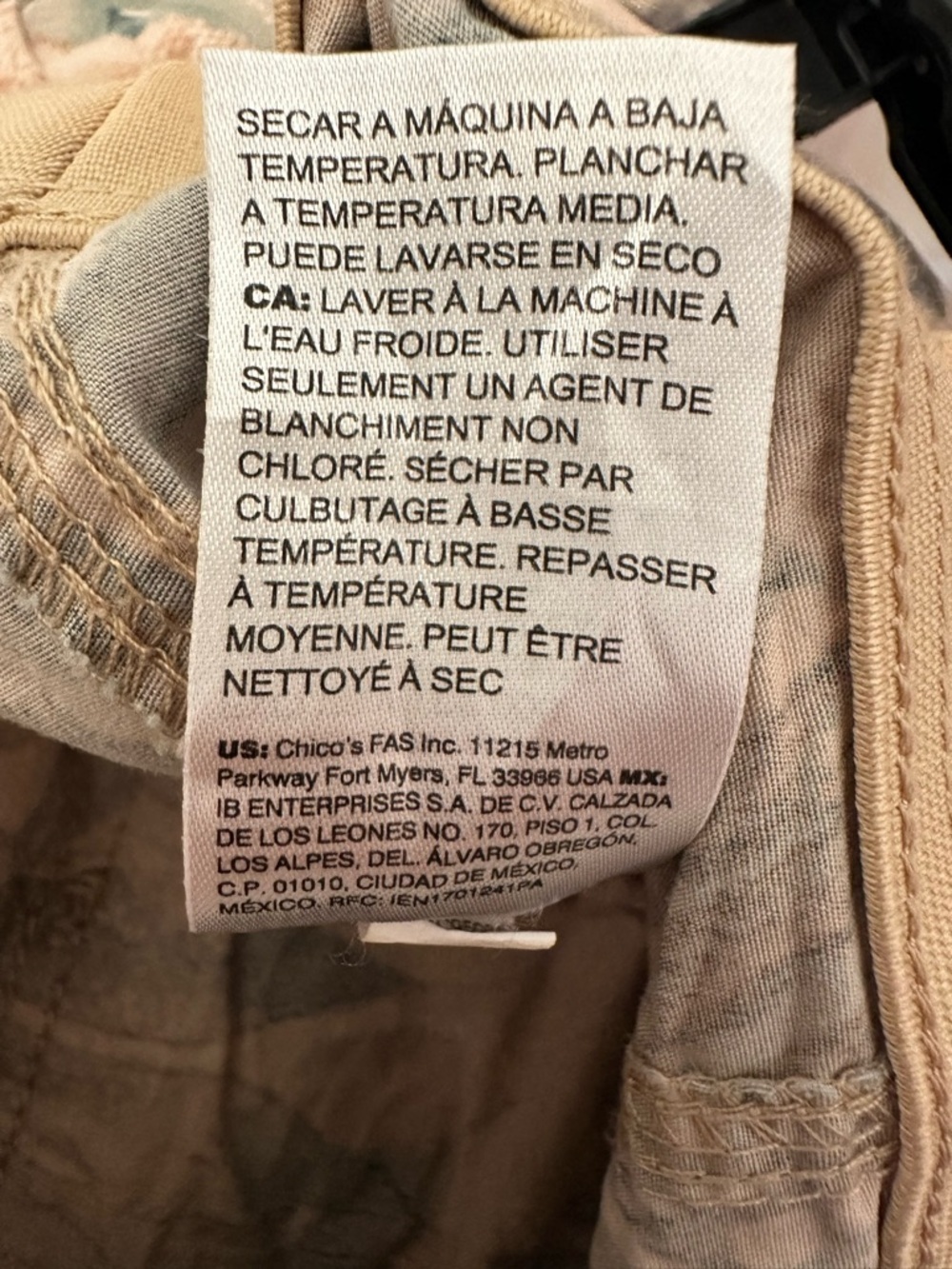 New Chico's Size 2 (US 12) Tropical Leaf Print Capri Cargo Pants - Picture 10 of 10